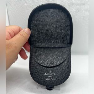 Louis Vuitton Porte-Monnaie Cuvette Coin Purse Taiga Leather